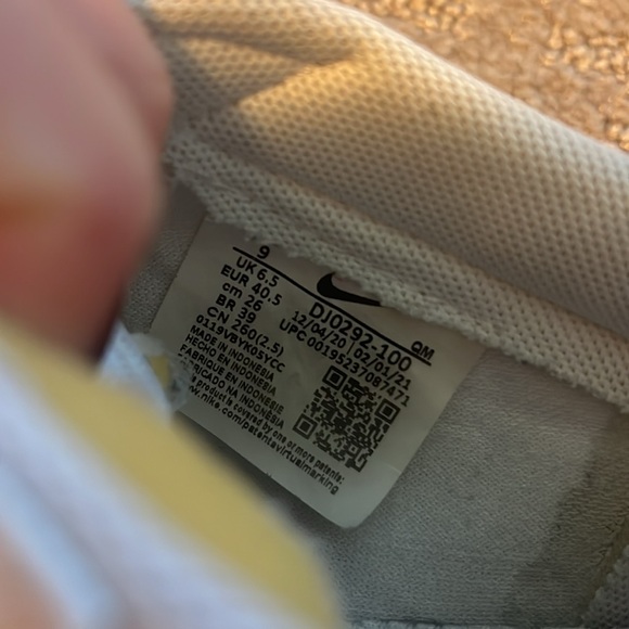 Nike sneakers - Picture 4 of 4